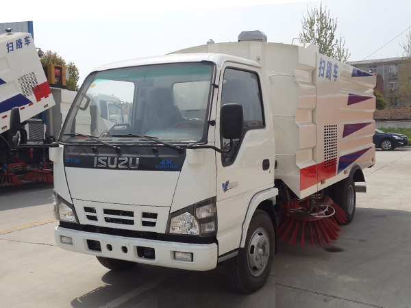 五十鈴掃路車（1.5方水罐，4方塵罐）
