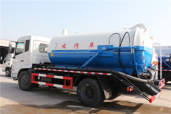 國(guó)五東風(fēng)天錦11方吸污車