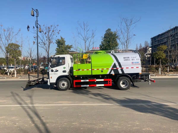 東風多利卡8方道路養(yǎng)護車，清洗車價格